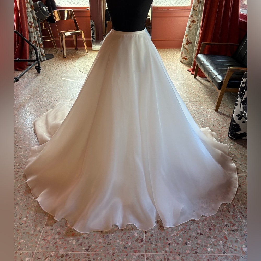 Mary Kate Overskirt- Innocentia